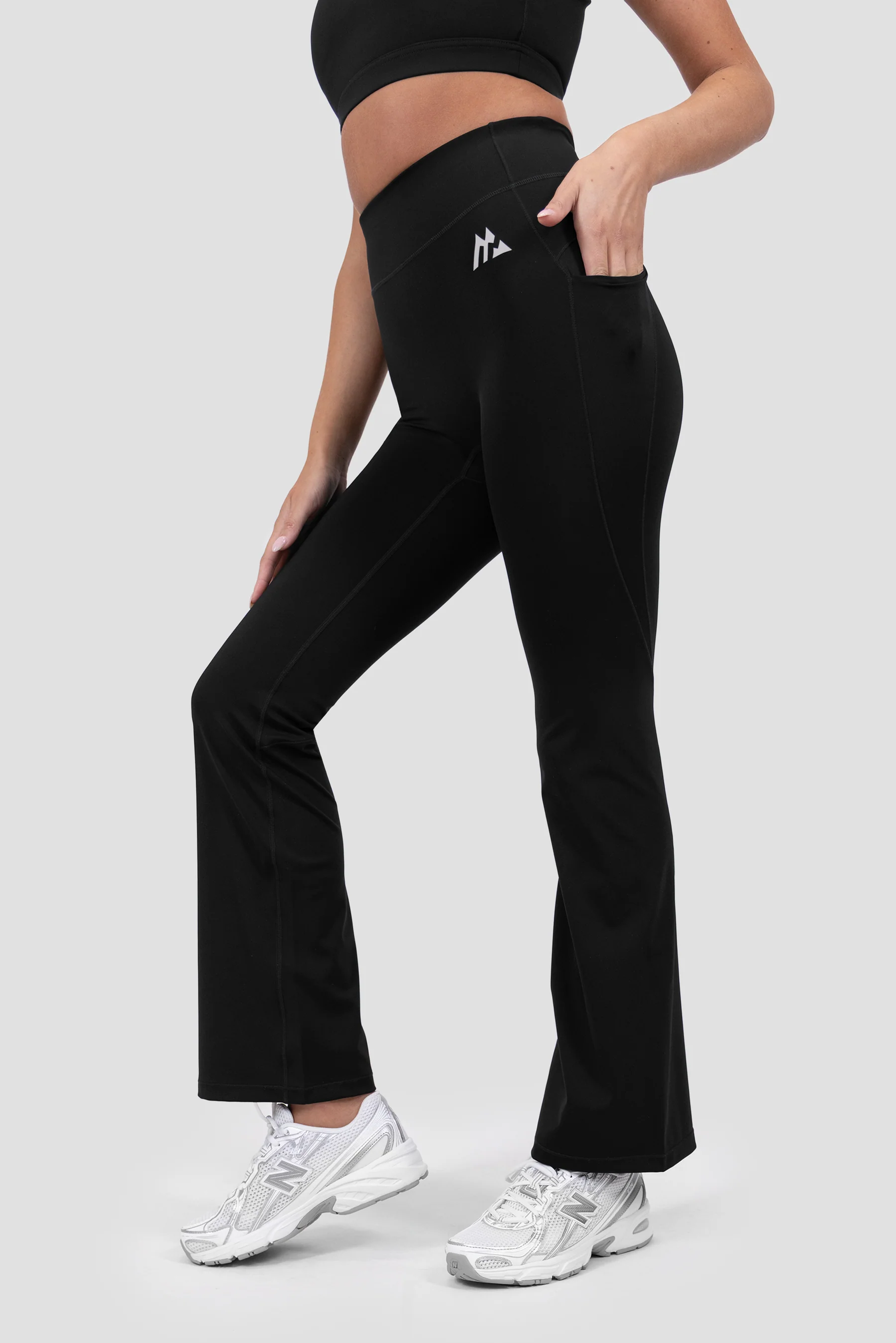 Aura Flared Legging - Black